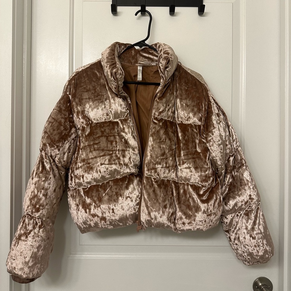 Fabletics | women’s small blush velvet bomber 😍